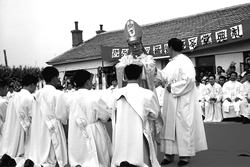 農村の教会で行われた吉林(チーリン)教区の司祭叙階式
