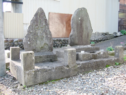  小山崎刑場跡に建つ2基の碑