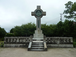  サビエル公園内の聖ザビエル記念碑