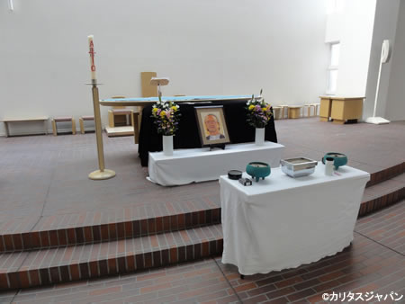 震災の翌日亡くなったアンドレ・ラシャペル神父の遺影
