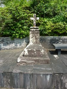 ド・ロ神父の墓(上)