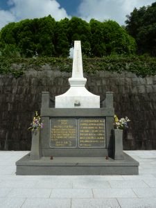 ド・ロ神父の墓（下）