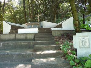 本原教会の野外祭壇